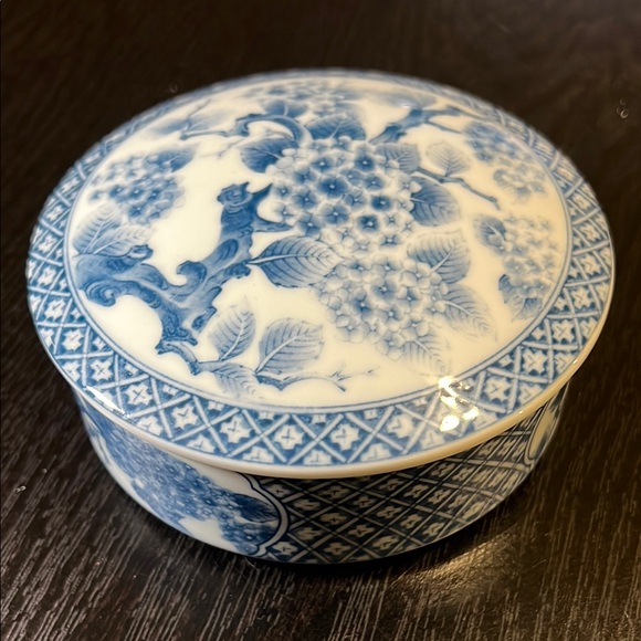 Vintage Other - Vintage Japanese Asian Oriental Blue and White Porcelain Trinket Box